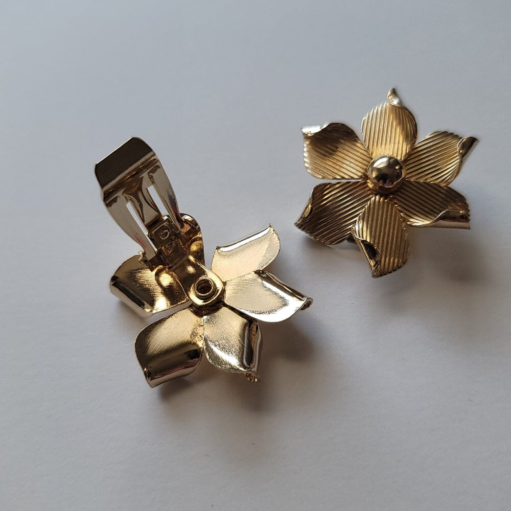 
                  
                    Golden Blossoms Accessories Herbalaria LLC 
                  
                