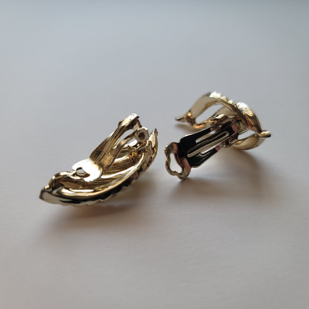 
                  
                    Golden Waves Accessories Herbalaria LLC 
                  
                