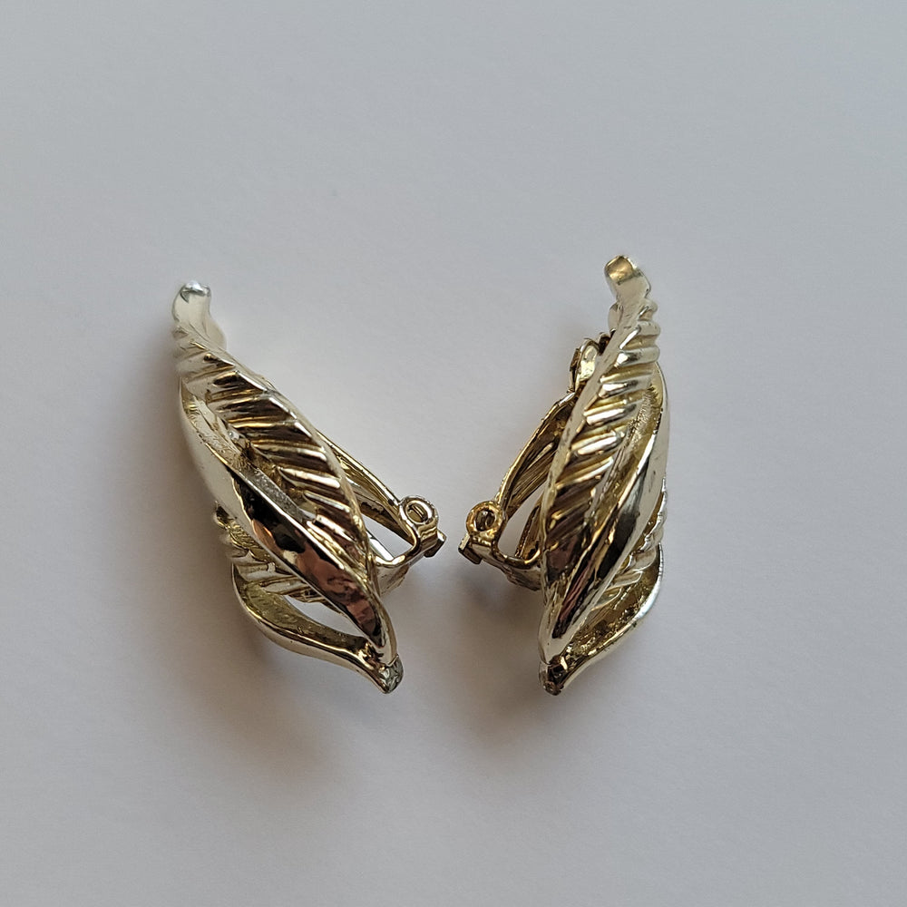 
                  
                    Golden Waves Accessories Herbalaria LLC 
                  
                