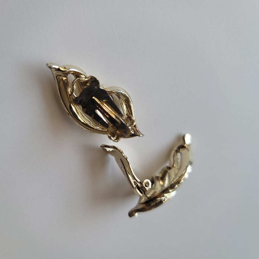 
                  
                    Golden Waves Accessories Herbalaria LLC 
                  
                
