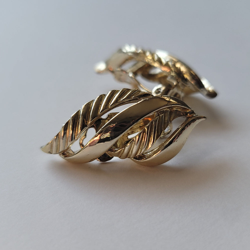 
                  
                    Golden Waves Accessories Herbalaria LLC 
                  
                